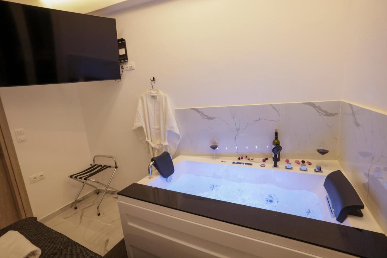 Zeos Finest Jacuzzi Suite Atina Dış mekan fotoğraf