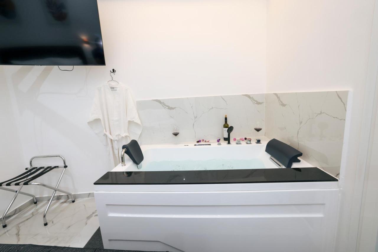 Zeos Finest Jacuzzi Suite Atina Dış mekan fotoğraf